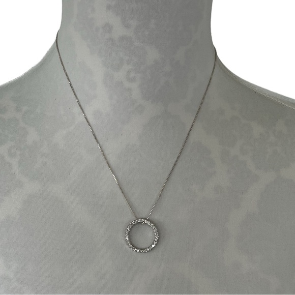 Elegant Sterling Silver Crystal Circle Pendant Necklace - Picture 1 of 3